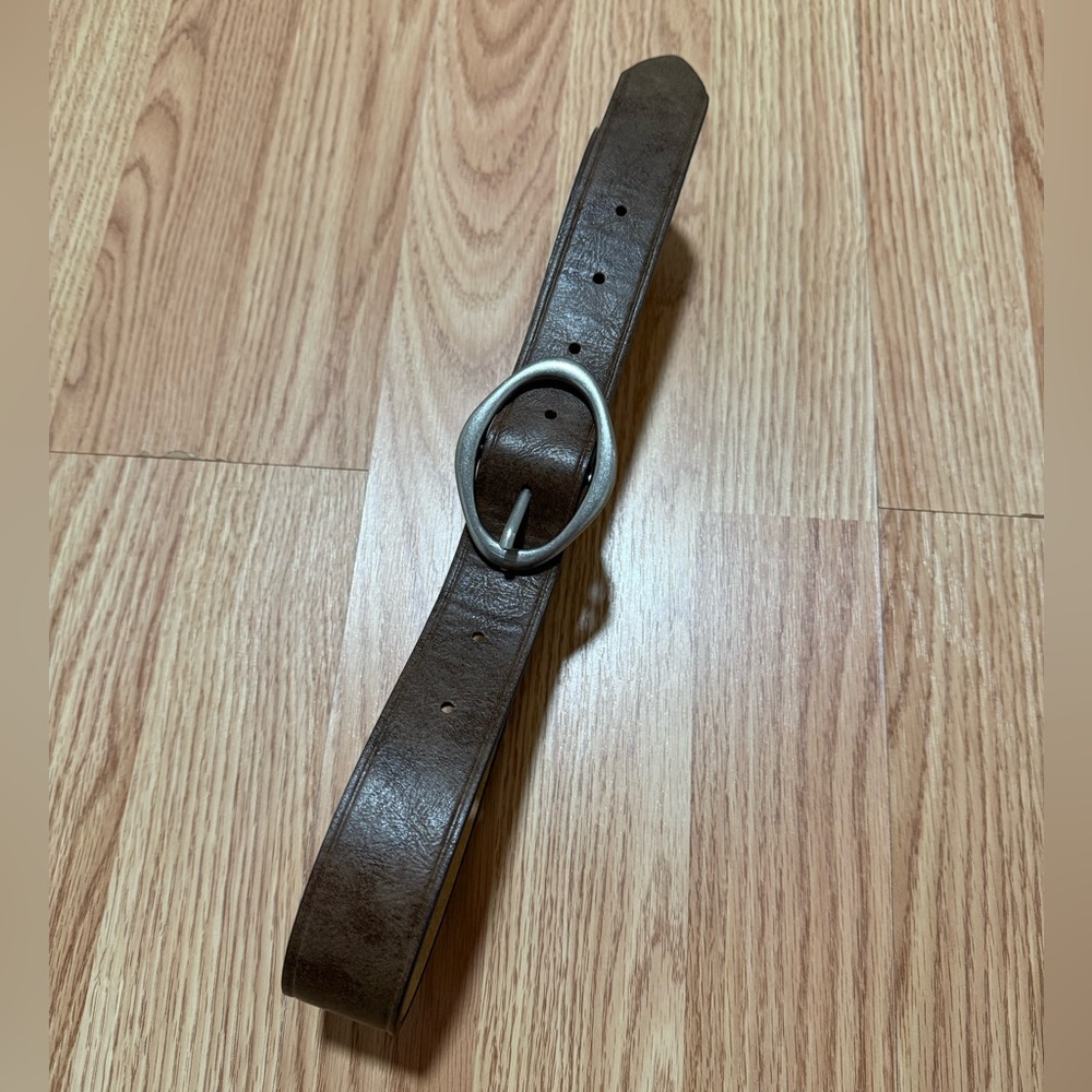 Brown Leather Women’s Belt with Oval Buckle